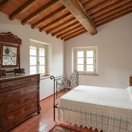 Con Piscina Villa