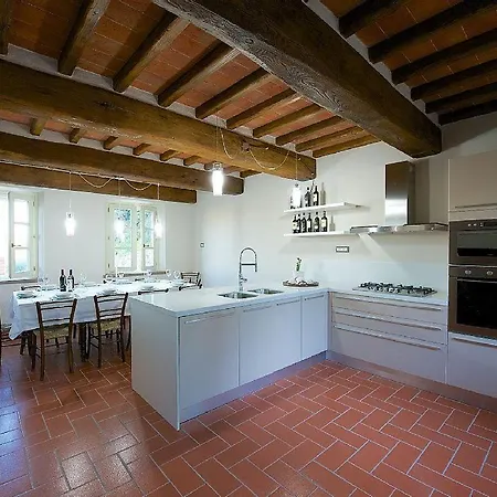 Con Piscina Villa *